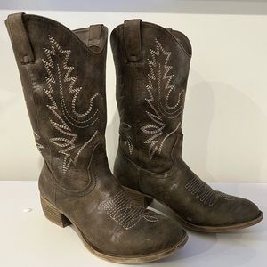 Women’s cowgirl boots